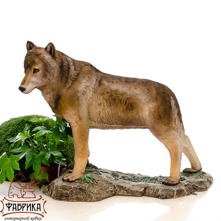 Волчица садовая фигура