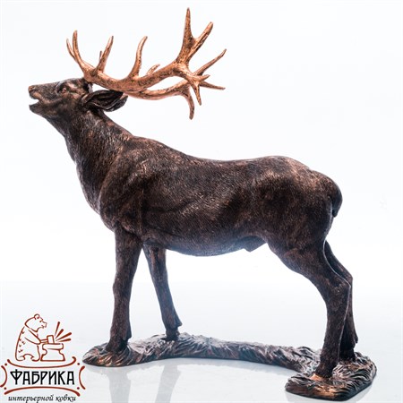 Скульптура для сада олень