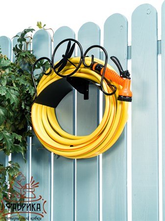 Настенный кронштейн для поливочного шланга