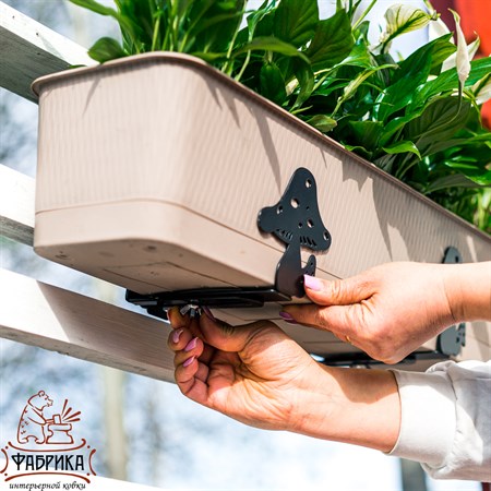 металлический кронштейн