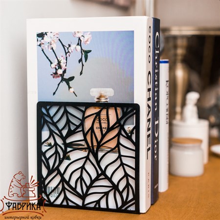 Подставка для книг на полке